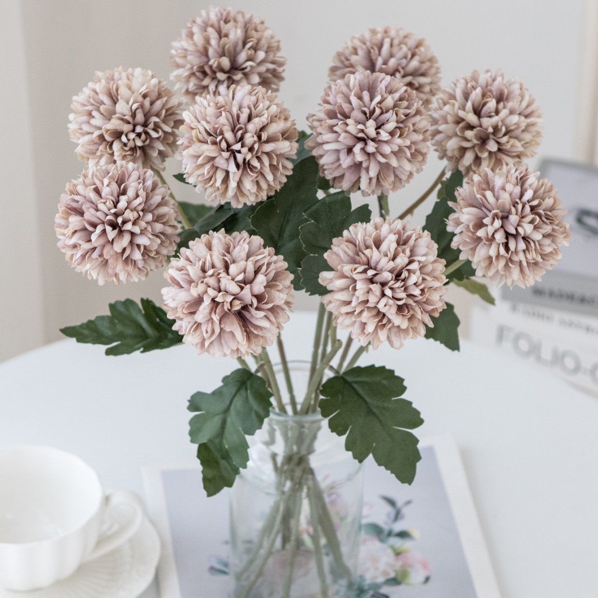 Table Tennis Head To Head - Chrysanthème artificiel en forme de balle